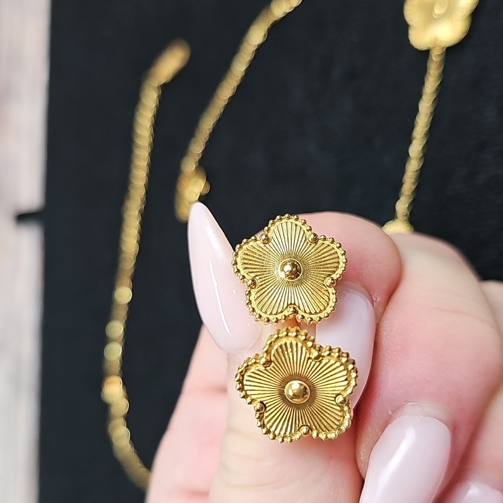 NEW 18KGP 16" CLOVER MOTIF NECKLACE WITH MATCHING CLOVER MOTIF STUD EARRINGS - Picture 7 of 12